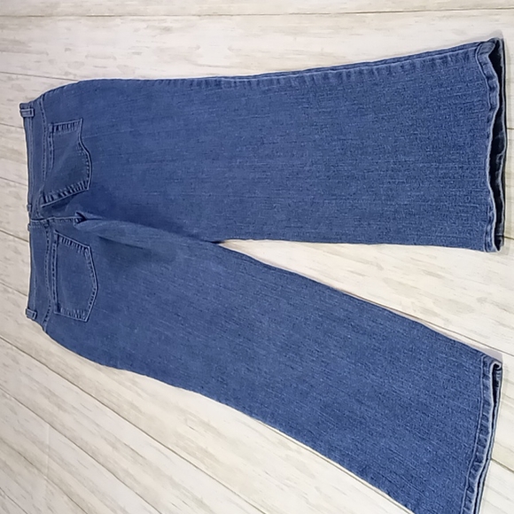 Charter Club Slimming Classic Narrow Leg Blue Jeans Size 8 Reg - Picture 11 of 16